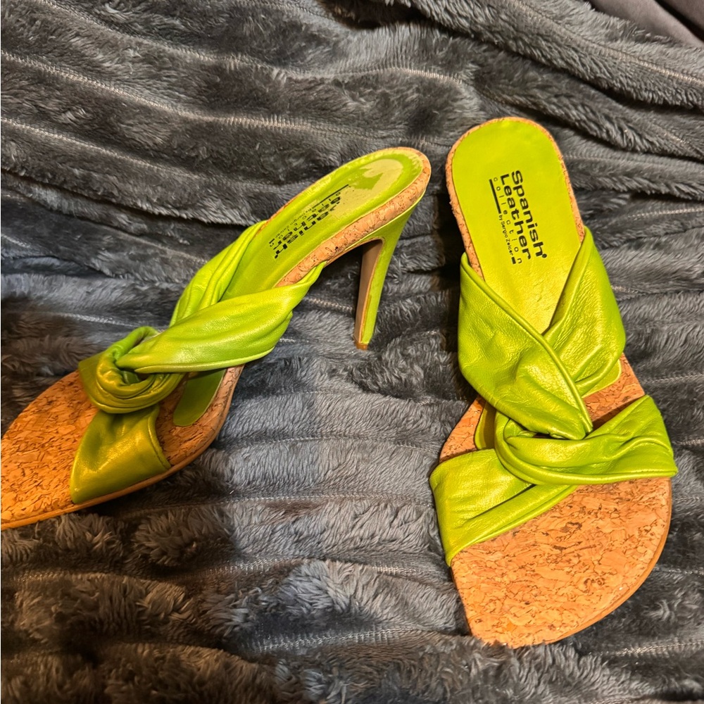 Stylish Green Heels with Cork Detail